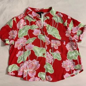 BUTTON DOWN TROPICAL FLORAL CROP TOP FOREVER21